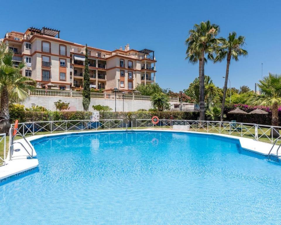 2Bdr Sunny Apartment With Pool And Private Parking In Benalmádena Exterior foto