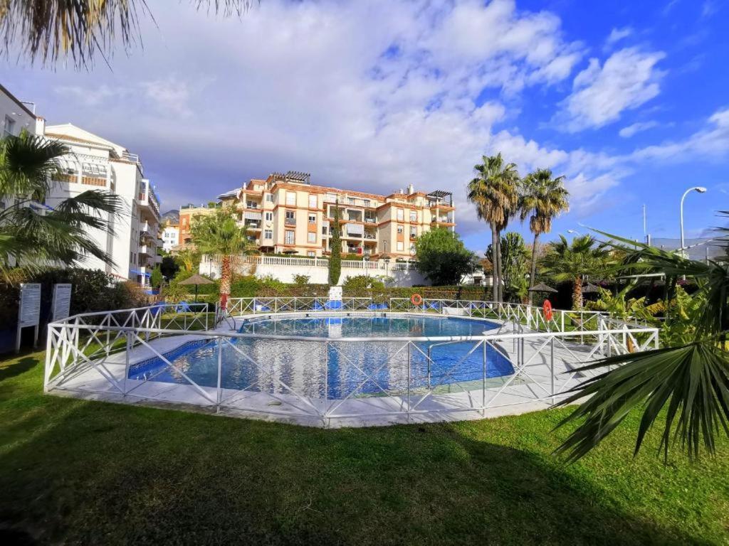 2Bdr Sunny Apartment With Pool And Private Parking In Benalmádena Exterior foto